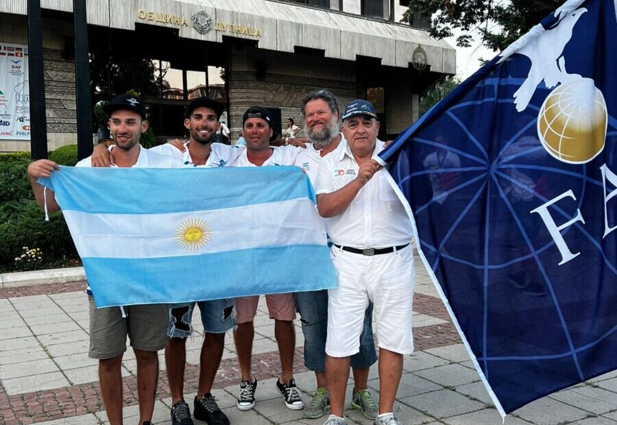 ARGENTINA Recibe en Bulgaria la bandera que lo designa como Organizador del Mundial de F5J FAI 2025